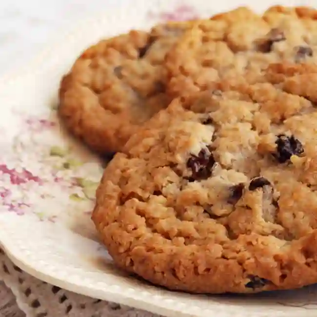 Chewy Oatmeal Raisin Cookies