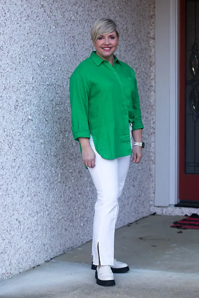 What Color Pants Should You Pair With a Green Shirt?