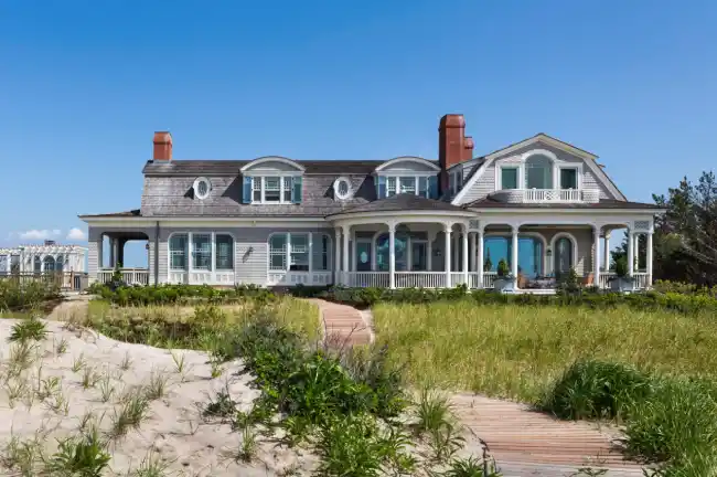 What Should I Know Before Visiting the Hamptons for the First Time?