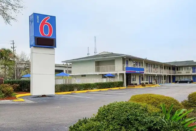 Motel 6