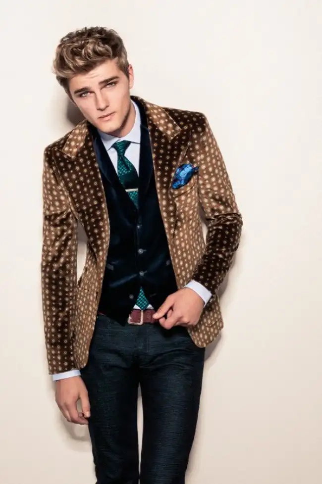 What are the top fashion trends for men's New Year's Eve outfits this year?