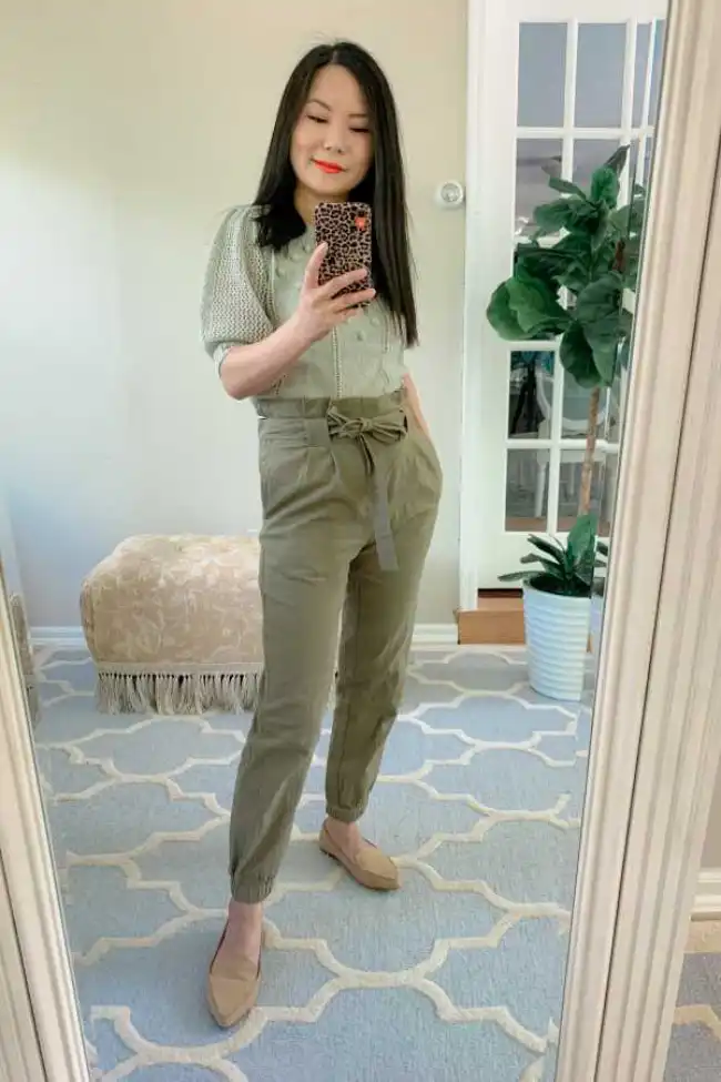 What color shirt goes best with olive pants?