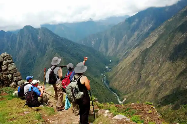 hiking the inca trail to machu picchu