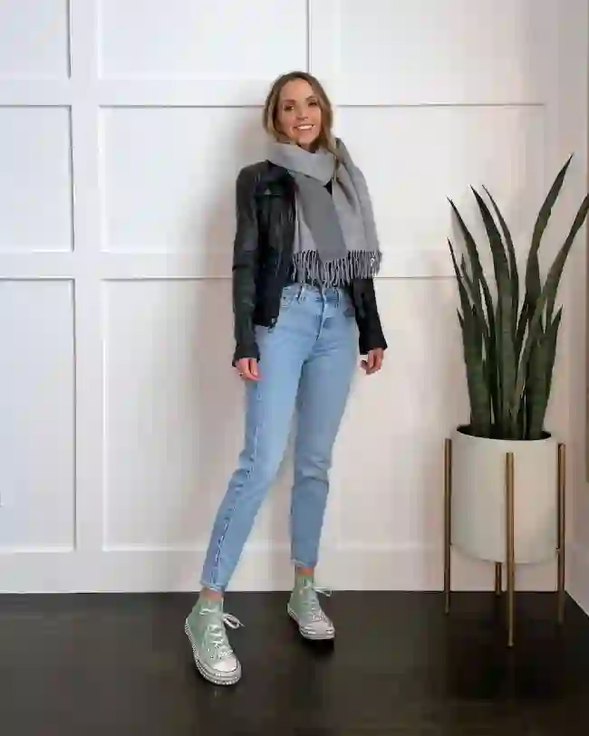 style light washed jeans for a casual day out