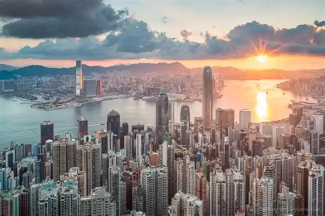 What is it like to spend 24 hours in Hong Kong?