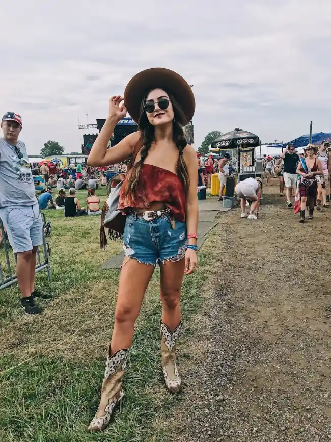 What Should You Wear to a Country Concert? A Guide to Concert-Ready Outfits