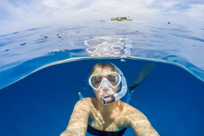 contact lenses while snorkeling